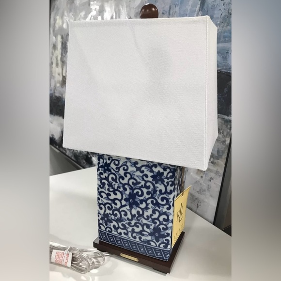 Ralph Lauren Blue Porcelain Floral Design Small Lamp - Picture 3 of 3
